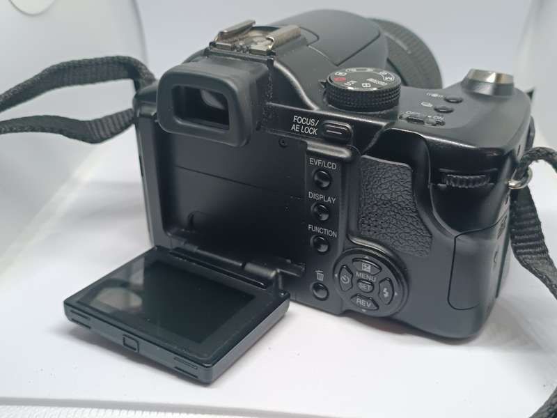 Panasonic Lumix DMC FZ50 - 10.1MP - 12x Zoom - Digital Camera
