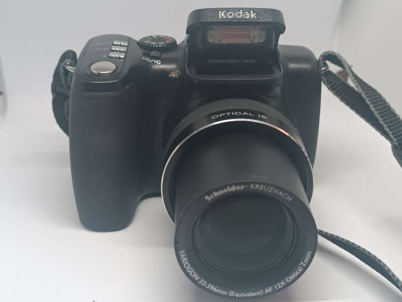 Kodak Z1012 IS - 10.1MP - 12x Zoom - Digital Camera