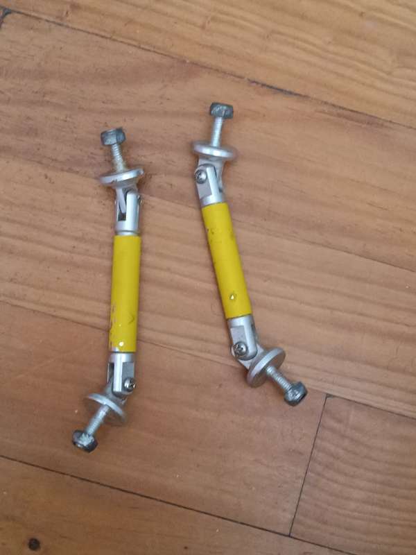 Front Splitter strut bars