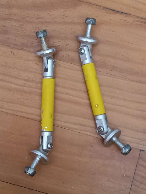 Front Splitter strut bars