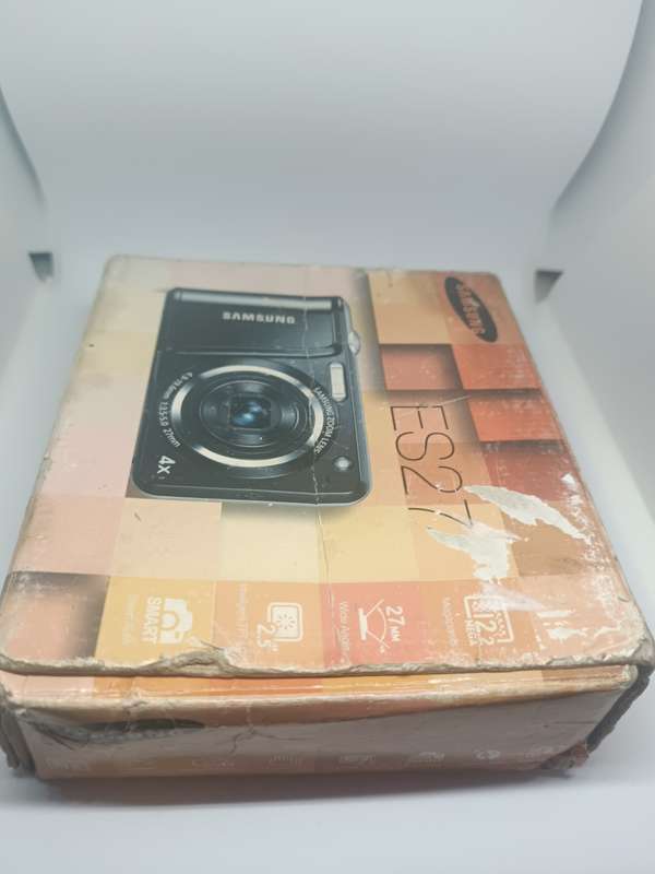 Samsung ES27 - 12.2MP - 4x Zoom - Digital Camera
