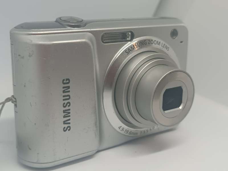 Samsung ES27 - 12.2MP - 4x Zoom - Digital Camera