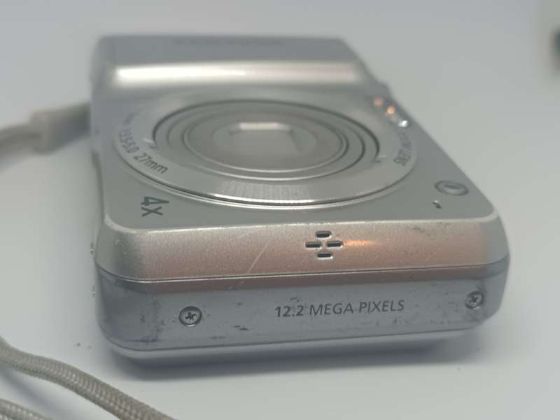 Samsung ES27 - 12.2MP - 4x Zoom - Digital Camera