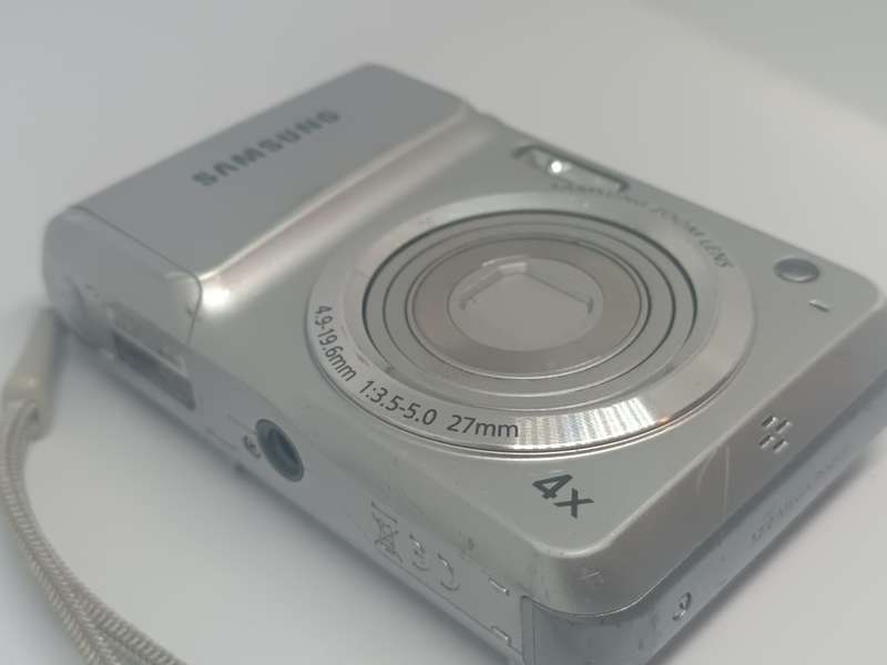 Samsung ES27 - 12.2MP - 4x Zoom - Digital Camera