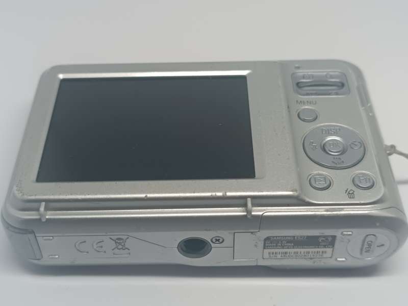 Samsung ES27 - 12.2MP - 4x Zoom - Digital Camera