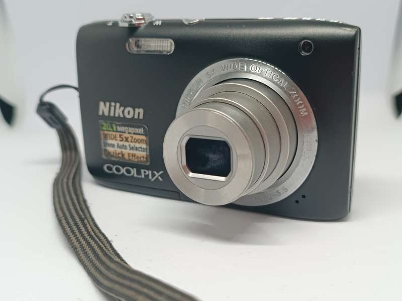 Nikon Coolpix S2800 - 20.1MP - 5x Zoom - Digital Camera