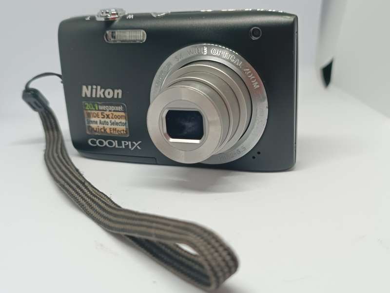 Nikon Coolpix S2800 - 20.1MP - 5x Zoom - Digital Camera