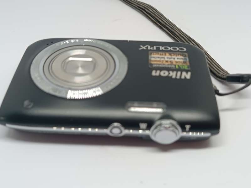 Nikon Coolpix S2800 - 20.1MP - 5x Zoom - Digital Camera