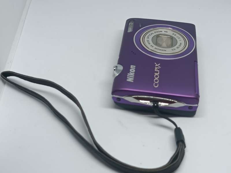 Nikon Coolpix S5100 - 12.2MP - SD CARD SLOT ISSUE - Digital Camera