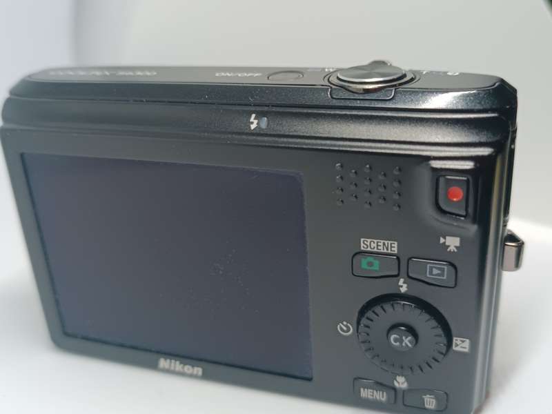Nikon Coolpix S6300 (NO BATTERY) - 16MP - 10x Zoom - Digital Camera