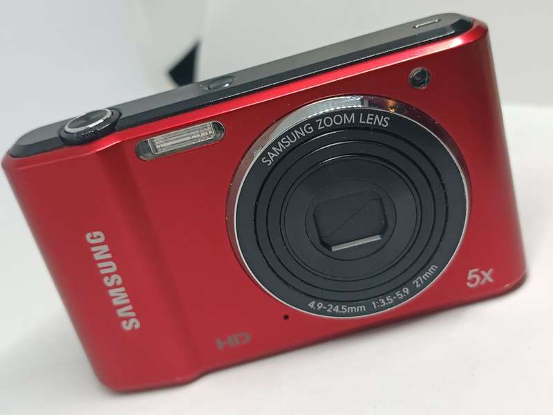 Samsung ES91 - 14.2MP - 5x Zoom - Digital Camera