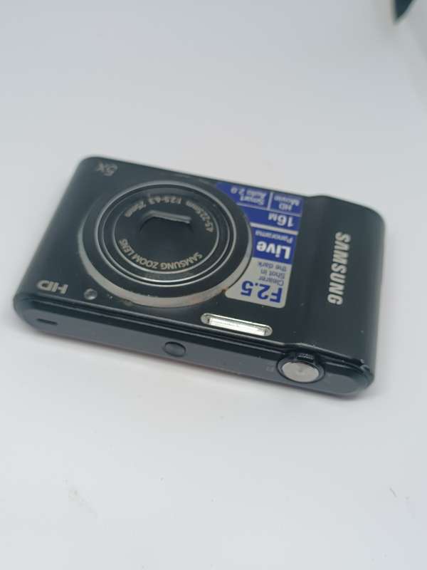 Samsung ST66 - 16MP - 5x Zoom - Digital Camera