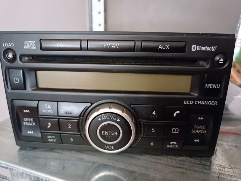 Nissan Navara D40 Frontloader CD/Radio/BT