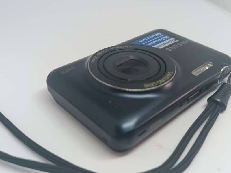 Samsung ES96 - 16.2MP - 5x Zoom - Digital Camera