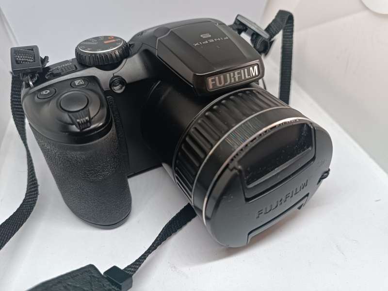 Fujifilm Finepix S4600 - 16MP - 26x Zoom - Digital Camera