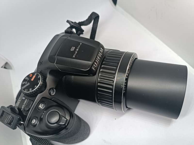 Fujifilm Finepix S4600 - 16MP - 26x Zoom - Digital Camera