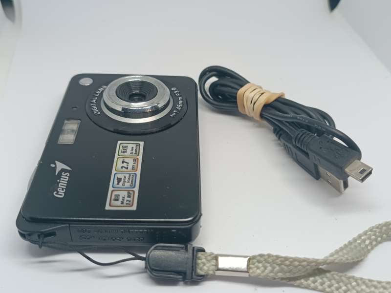Genius G-Shot 507 - 12MP - 8x Zoom - Digital Camera