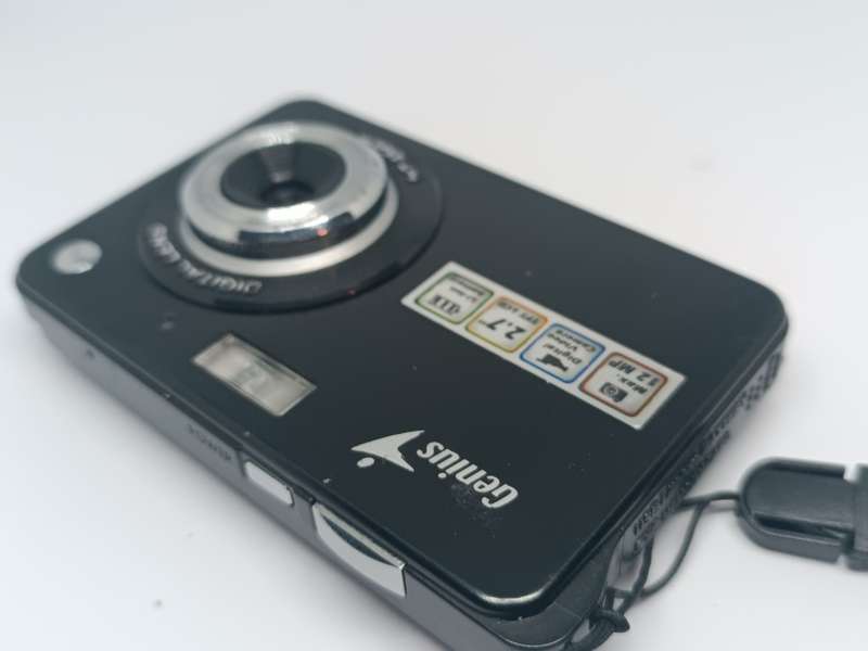 Genius G-Shot 507 - 12MP - 8x Zoom - Digital Camera