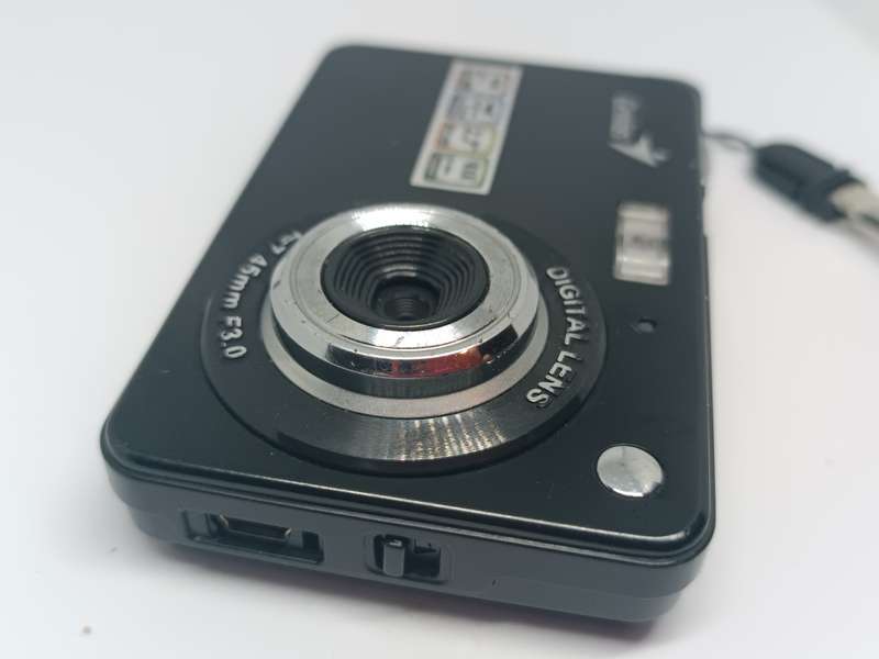 Genius G-Shot 507 - 12MP - 8x Zoom - Digital Camera