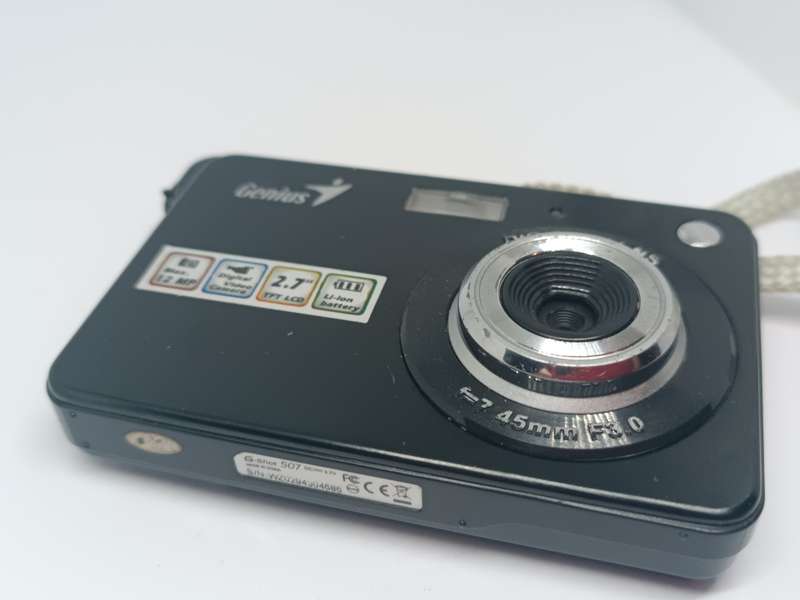 Genius G-Shot 507 - 12MP - 8x Zoom - Digital Camera