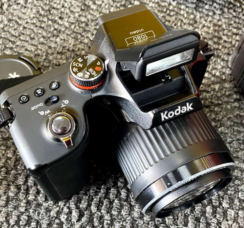 Kodak EasyShare Max Z990 - 12MP - 30x Zoom - Digital Camera