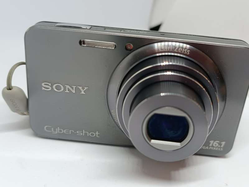 Sony Cyber-shot DSC W570 - 16.1MP - 5x Zoom - Digital Camera