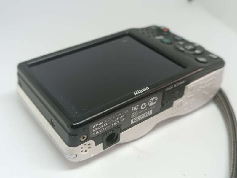 Nikon Coolpix L25 - 10MP - 5x Zoom - Digital Camera