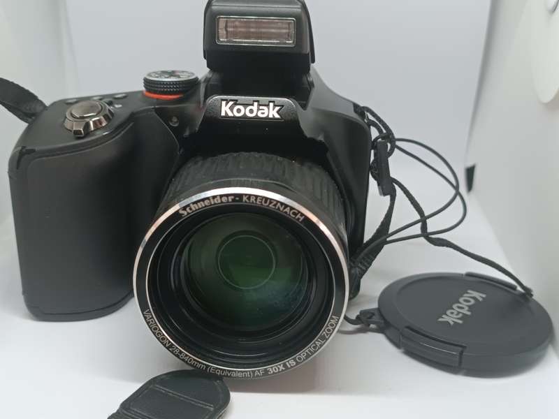Kodak EasyShare Max Z990 - 12MP - 30x Zoom - Digital Camera
