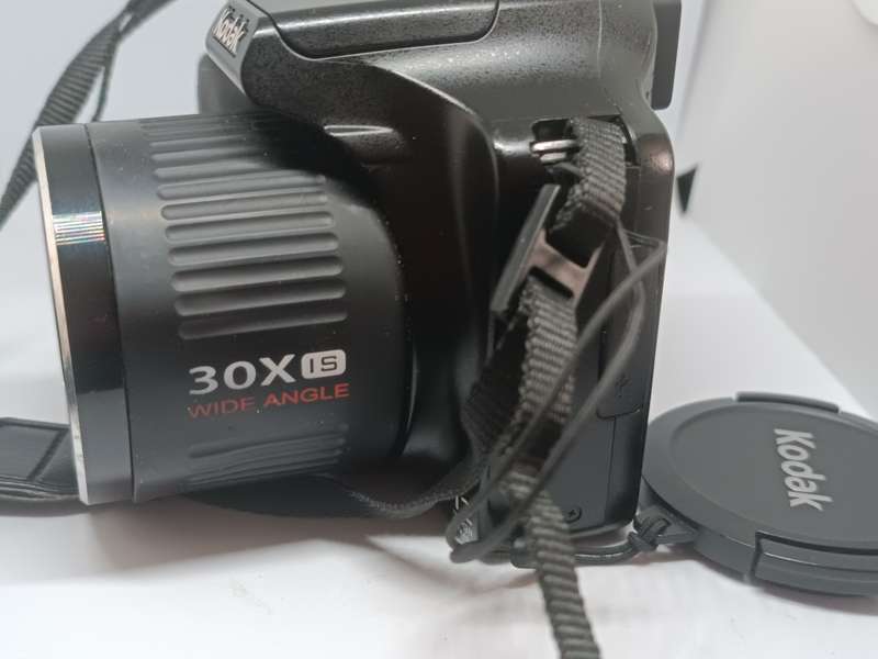 Kodak EasyShare Max Z990 - 12MP - 30x Zoom - Digital Camera