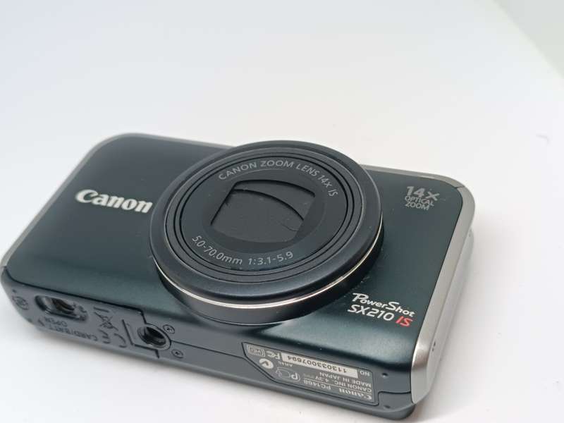 Canon POWERSHOT SX210iS - 14.1MP - 14x Zoom - Digital Camera