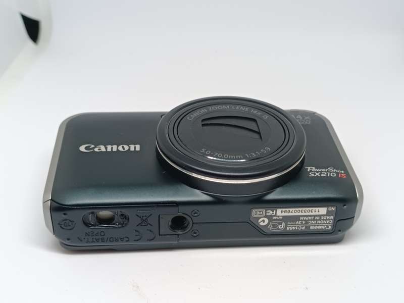 Canon POWERSHOT SX210iS - 14.1MP - 14x Zoom - Digital Camera