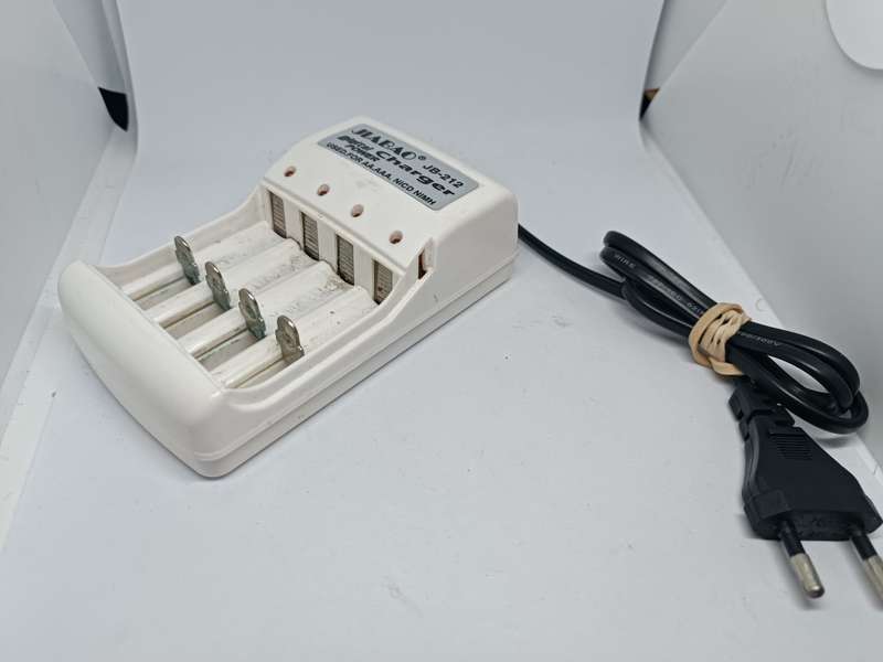 Jiabao JB-212 Digital Power Charger AA.AAA. NiCD NIMH
