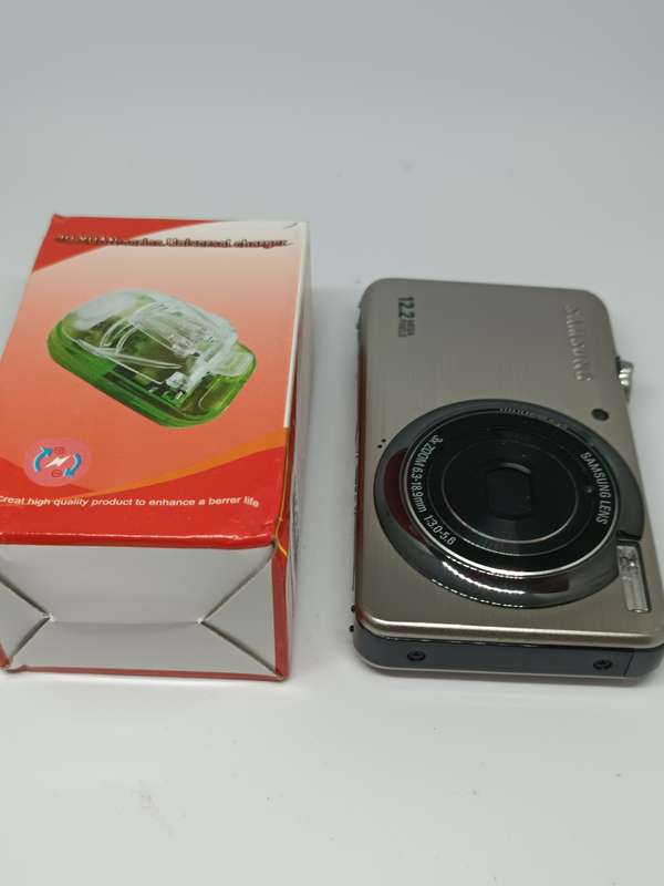 Samsung ST50 - 12.2MP - 3x Zoom - Digital Camera