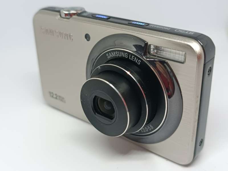 Samsung ST50 - 12.2MP - 3x Zoom - Digital Camera