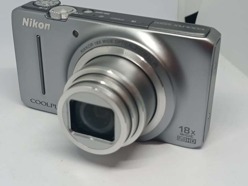 Nikon Coolpix S9200 - 16MP - 18x Zoom - Digital Camera