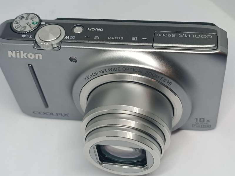 Nikon Coolpix S9200 - 16MP - 18x Zoom - Digital Camera