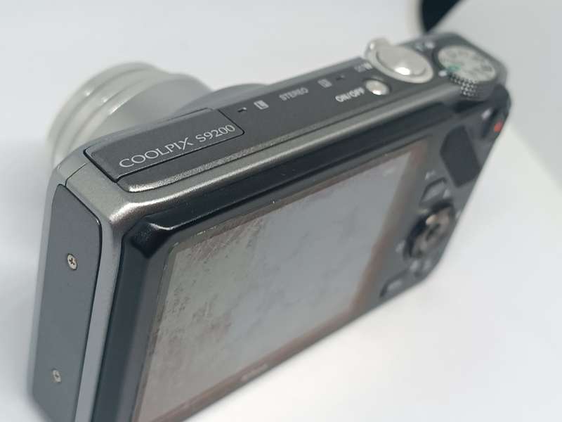 Nikon Coolpix S9200 - 16MP - 18x Zoom - Digital Camera