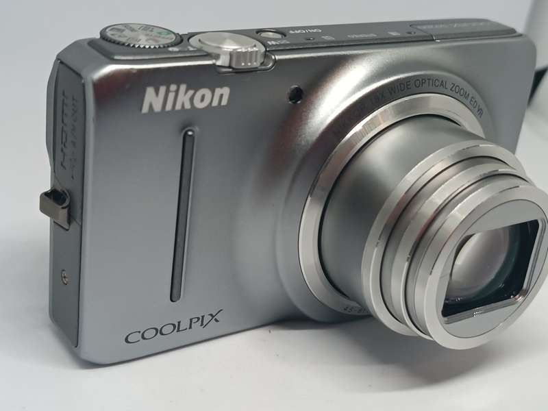 Nikon Coolpix S9200 - 16MP - 18x Zoom - Digital Camera
