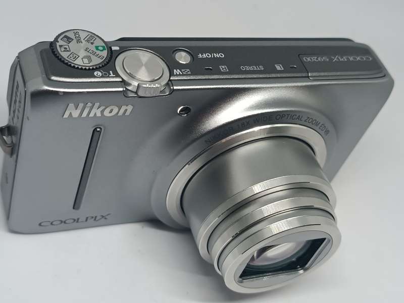 Nikon Coolpix S9200 - 16MP - 18x Zoom - Digital Camera