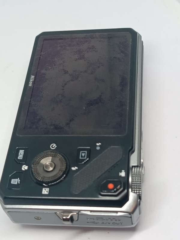 Nikon Coolpix S9200 - 16MP - 18x Zoom - Digital Camera