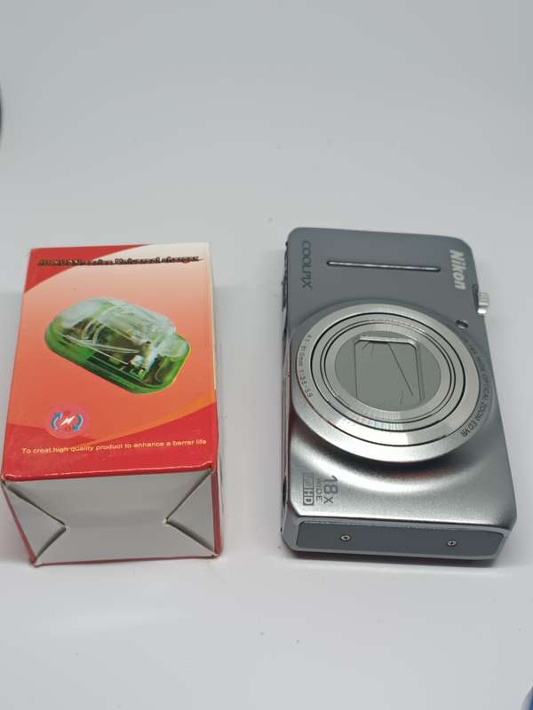 Nikon Coolpix S9200 - 16MP - 18x Zoom - Digital Camera