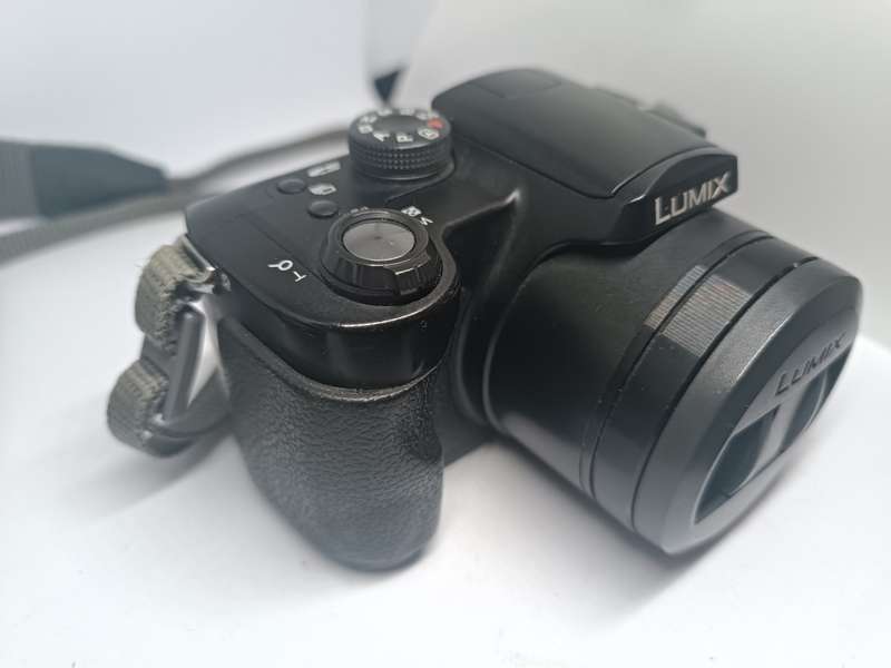 Panasonic Lumix DMC FZ5 - 5MP - 12x Zoom - Digital Camera