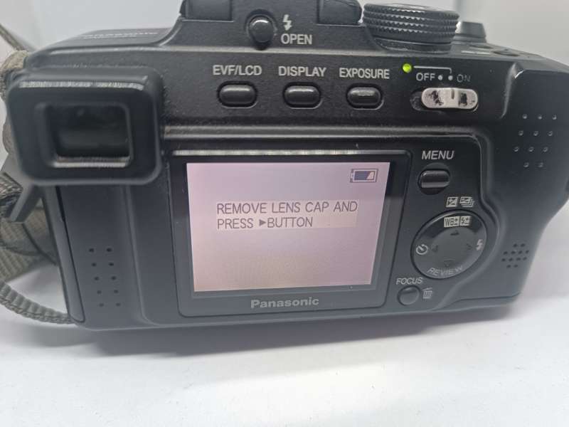 Panasonic Lumix DMC FZ5 - 5MP - 12x Zoom - Digital Camera