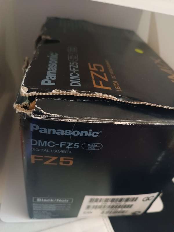 Panasonic Lumix DMC FZ5 - 5MP - 12x Zoom - Digital Camera