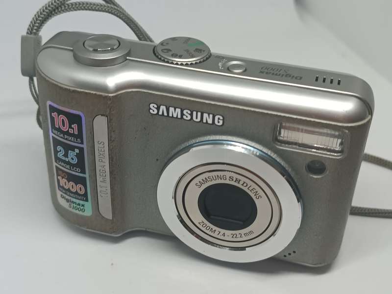 Samsung S1000 - 10.1MP - 3x Zoom - Digital Camera