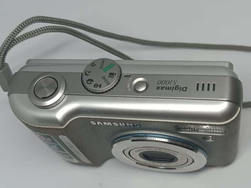 Samsung S1000 - 10.1MP - 3x Zoom - Digital Camera