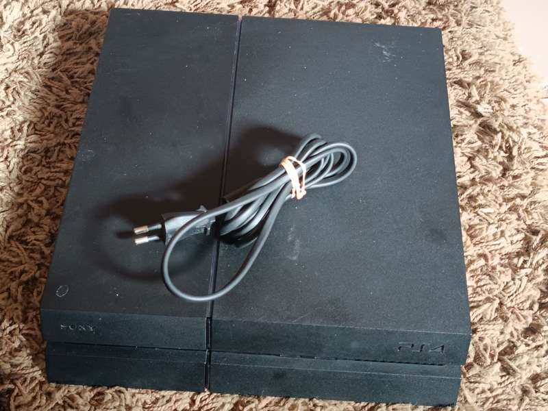 Sony Ps4 Phat console (Sold as is)