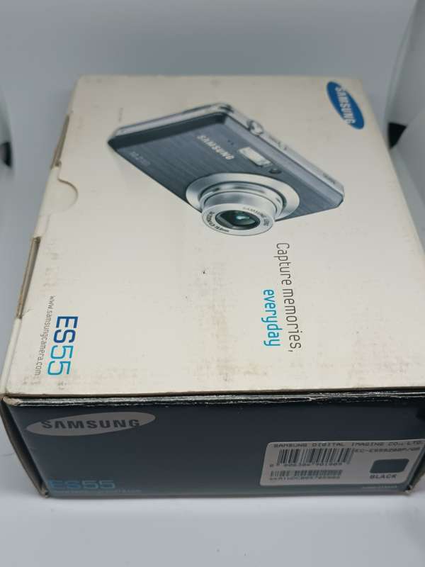 Samsung ES55 - 10.2MP - 3x Zoom - Digital Camera