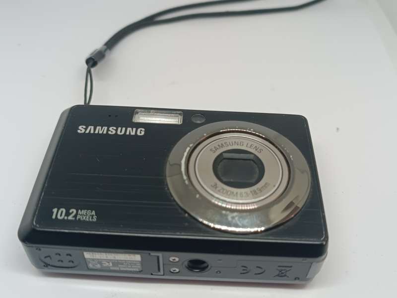 Samsung ES55 - 10.2MP - 3x Zoom - Digital Camera