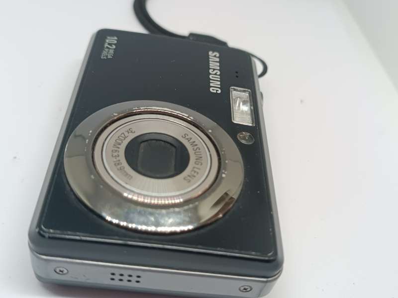 Samsung ES55 - 10.2MP - 3x Zoom - Digital Camera